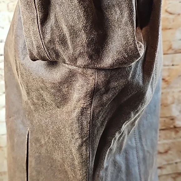 VINTAGE ARMANI COLLEZIONE BROWN DISTRESSED LEATHER ZIP-UP JACKET - Picture 6 of 16